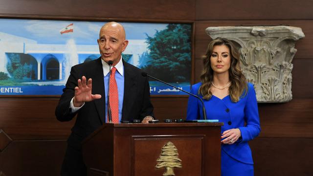 ABD’li Özel Temsilci Barrack gazetecileri azarladı: Medeni davranın