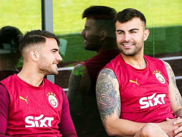 Galatasaray'ın yıldız oyuncuları sosyal medyadan dikkat çeken konuşma yaptılar! Yunus Akgün ile Abdülkerim Bardakçı, Singo ve Akanji için konuştular...