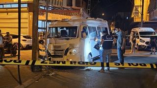 Adana'da seyir halindeki dolmuşa silahlı saldırı! Kurşunların hedefi olan sürücü hayatını kaybetti