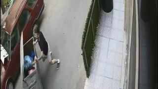 Rampadan kayan çöp konteynerini araçla çarpmadan son anda durdurdu