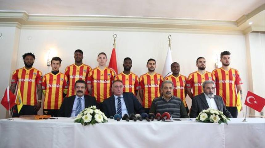Kayserispor'da toplu imza t&ouml;reni
