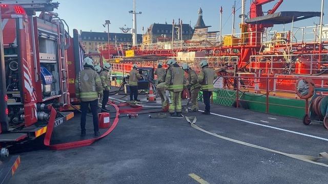 Haydarpaşa'da gemi yangını! Çok sayıda ekip sevk edildi