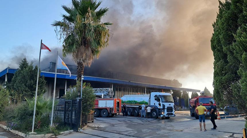 Antalya'da soğuk hava deposu ve imalathanede yangın