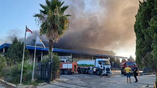 Antalya'da soğuk hava deposu ve imalathanede yangın