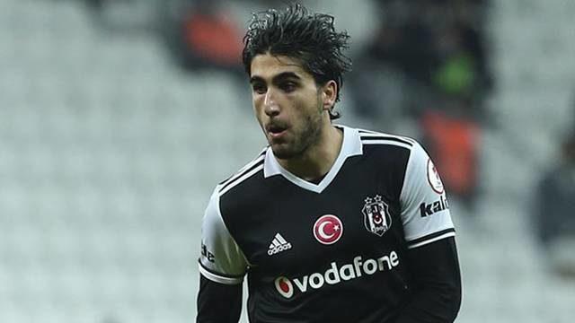 Aras Özbiliz, Beşiktaş'ta kaldı
