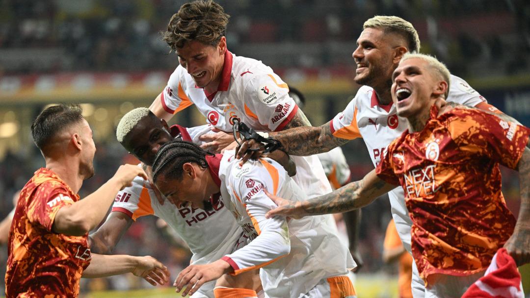 Şampiyonlar Ligi nde tur atlayan takımlar belli oldu! Sürprizlerle dolu gecenin ardından ilkler yaşandı... Gecenin bir diğer kazananı ise Galatasaray oldu... 3