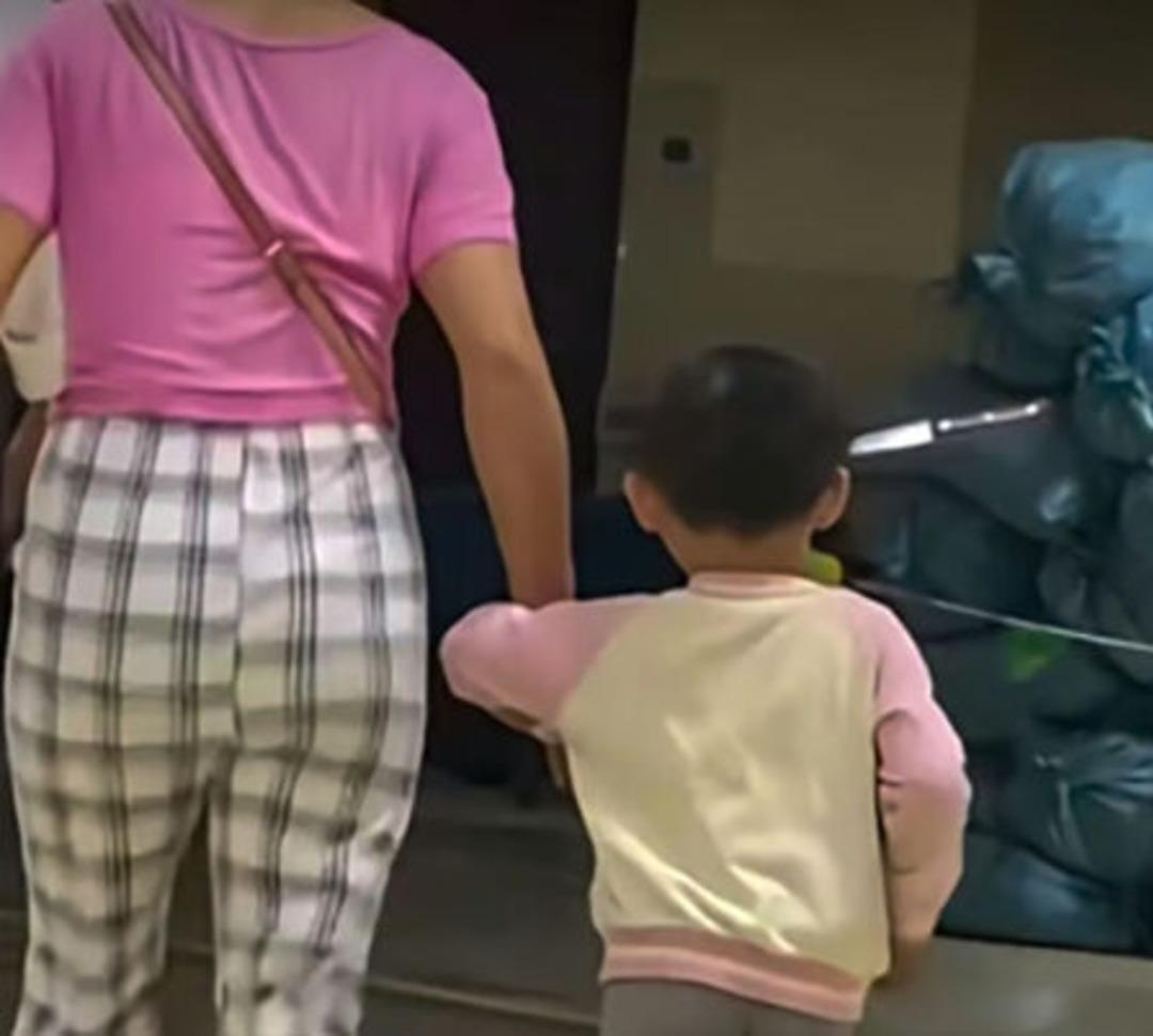 Başına bıçak saplandı, 3 yaşındaki çocuk hastaneye yürüyerek gitti! Kan donduran görüntü 2