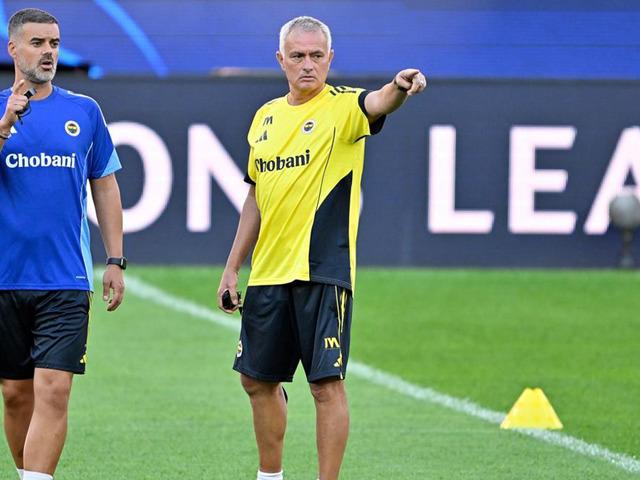 Fenerbahçe'de Youssef En-Nesyri korkuttu! Benfica maçı öncesi antrenmanı yarıda bıraktı...