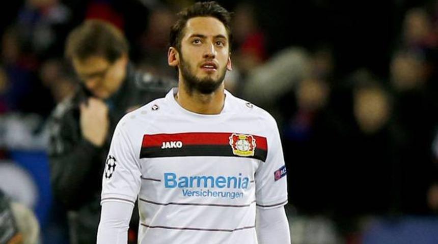 Hakan &Ccedil;alhanoğlu 17 yaşındayken imzalamış