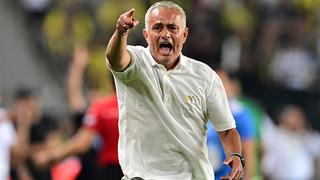 Fenerbahçe'de Mourinho basın toplantısında yönetici Hamdi Akın'ın sözlerine tepki gösterdi! ''Onu tanımıyorum'' dedi...