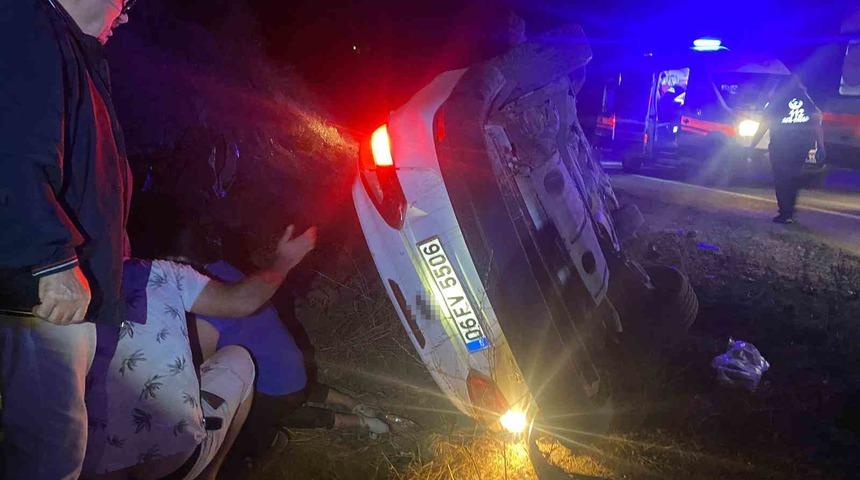 Çorum’da virajı alamayan otomobil devrildi: 5 yaralı