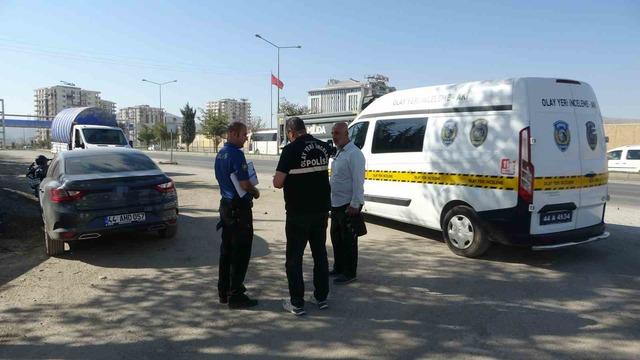 Servis aracına çarpan motosiklet sürücüsü ağır yaralandı 4