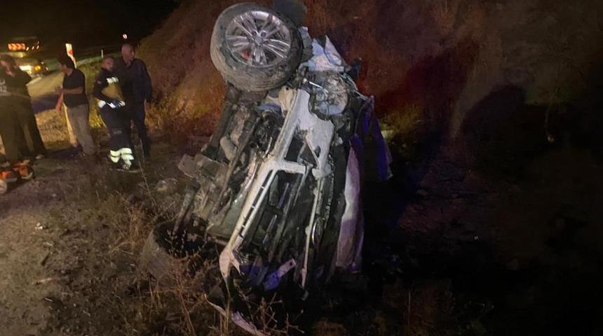 Çorum'da virajı alamayan otomobil devrildi: 5 yaralı