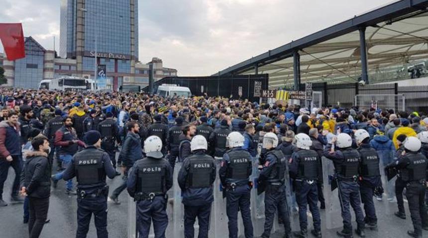 Beşiktaş - Fenerbah&ccedil;e derbisi &ouml;ncesi gerginlik