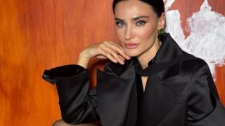 Saadet Işıl Aksoy küçük yaşta yaşadığı tacizi ve şiddeti anlattı! Kadınların neler yaşadığını paylaştı: Vücudunun ön kısmına çantanı siper edip...