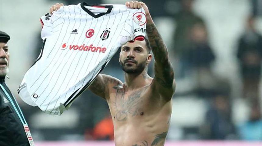 Quaresma, Fenerbah&ccedil;e trib&uuml;nlerine formasını g&ouml;sterdi