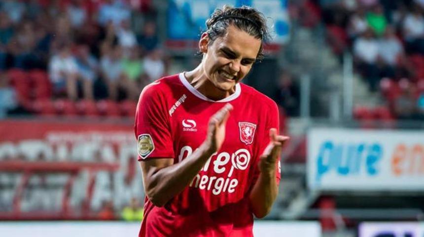 Enes &Uuml;nal'dan Kosovalı takım arkadaşı Celina'ya destek
