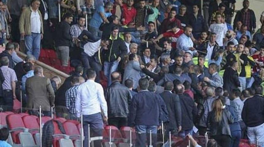 Antalyaspor Başkanı Ali Şafak &Ouml;zt&uuml;rk saldırıya uğradı! 