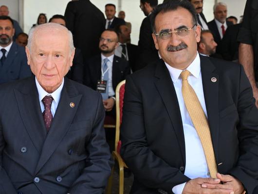 Bahçeli ile yan yana oturmuştu! DEM Partili Başkan o anları anlattı