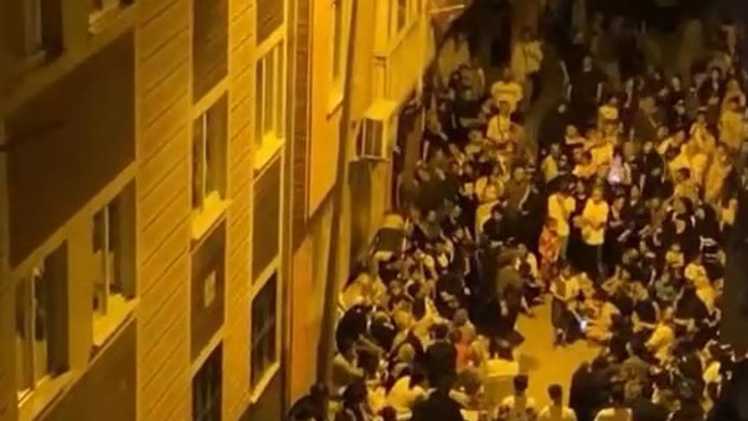 Bursa da yasak aşk iddiası can aldı! 3 çocuk annesini acımadan katletti... Mahalleli sokağa döküldü 2