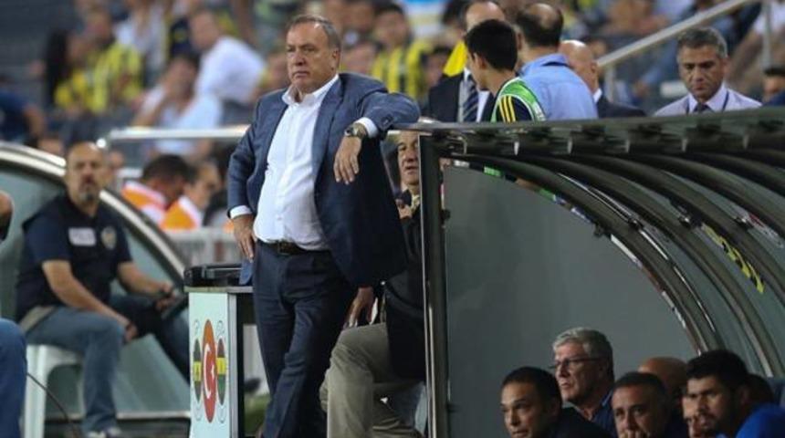 Futbolcular Advocaat&rsquo;ı sildi!