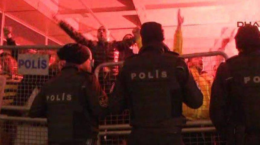 Fenerbah&ccedil;eli taraftarlar Sabiha G&ouml;k&ccedil;en'de isyan etti