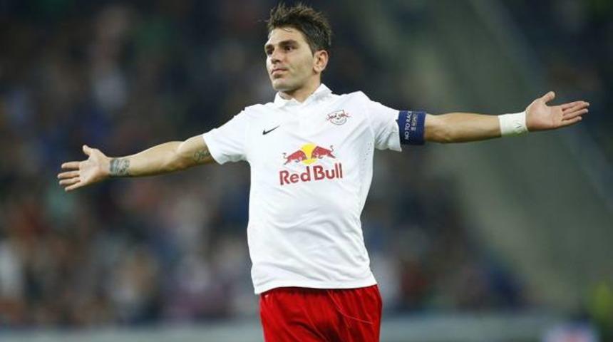 Burak Yılmaz'ın takımı Beijing, forvet Soriano'yu transfer etti