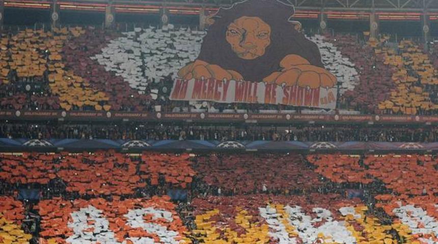 Taraftardan TT Arena'da koreografi