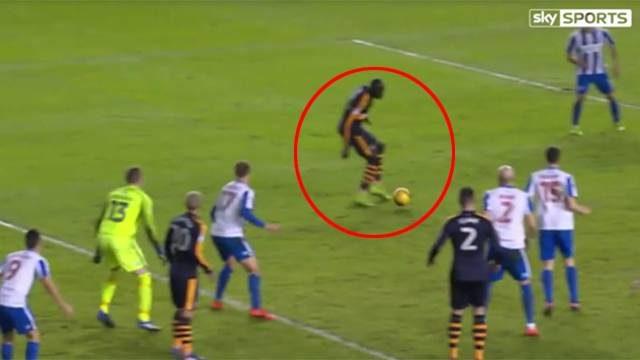 İngiltere'de atılan gol, futbolcuları bile şaşırttı