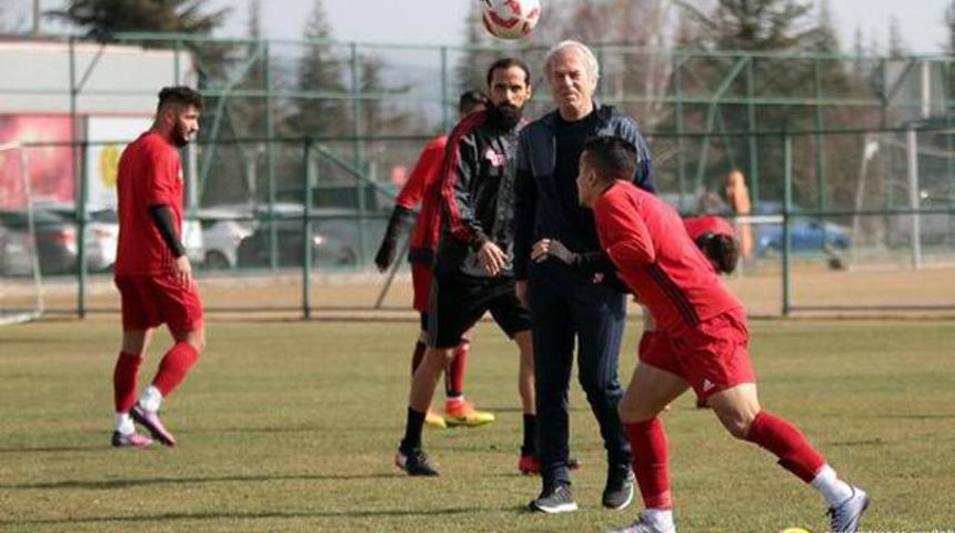 Mustafa Denizli ve Erkan Zengin kapıştı