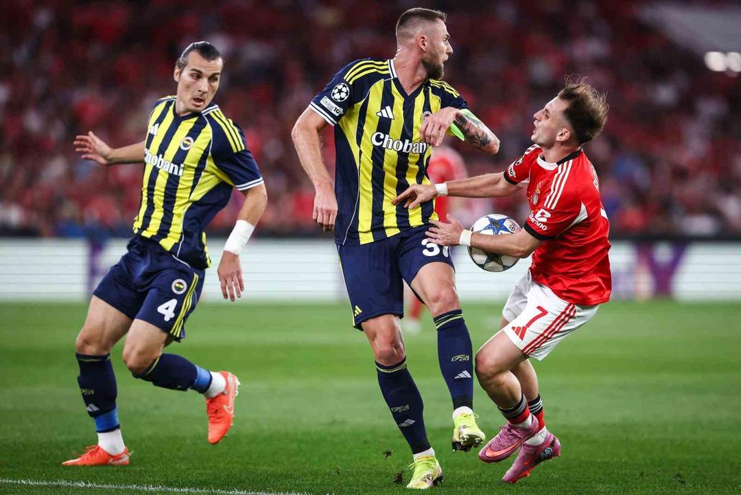 Fenerbahçe, Benfica ya elenerek Şampiyonlar Ligi ne veda etti... 4