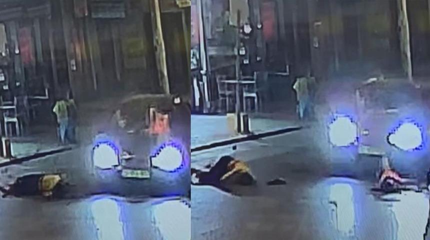 Anne ve kızına otomobilin çarptığı kaza kamerada