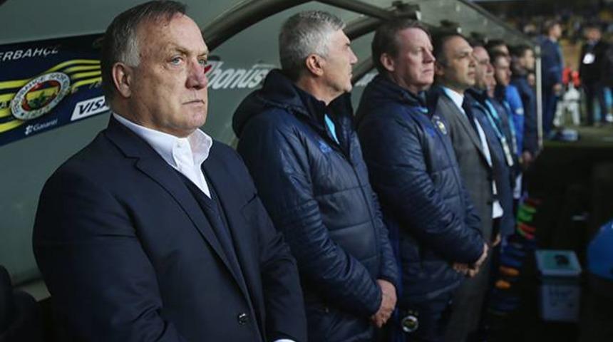 Advocaat'tan basın toplantısında ilgin&ccedil; uygulama