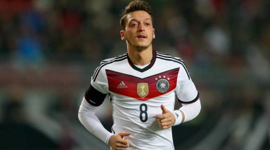 Mesut &Ouml;zil&rsquo;den milli takım a&ccedil;ıklaması