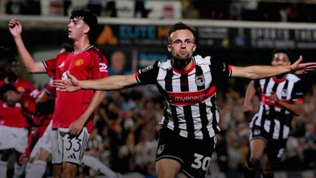 Manchester United herkesi şoke etti! Lig kupası nda 4. lig takımına elendiler 1