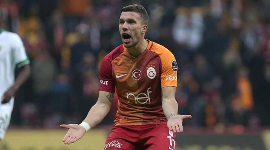 Lukas Podolski saldırıya uğradı!
