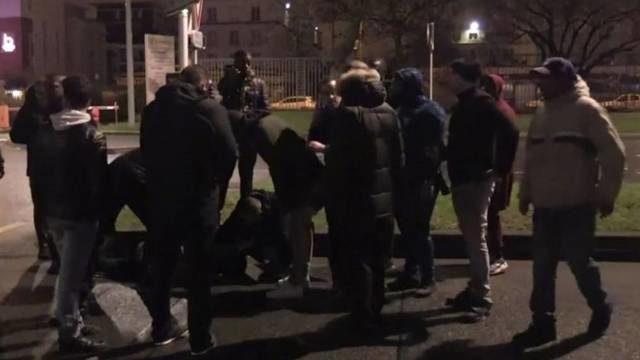 Thiago Motta arabasıyla taraftara çarptı!