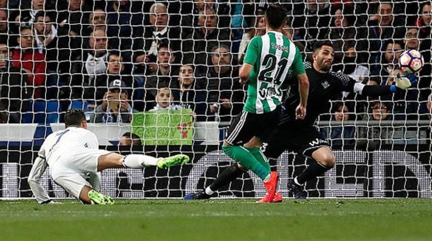 Ronaldo'dan rekor getiren kafa!