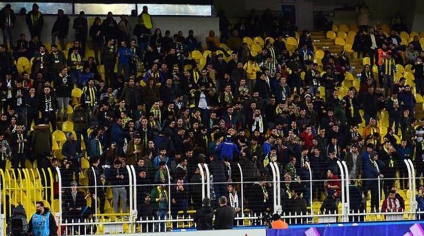 Konyaspor gol&uuml;nden sonra Kadık&ouml;y&rsquo;de trib&uuml;nler karıştı