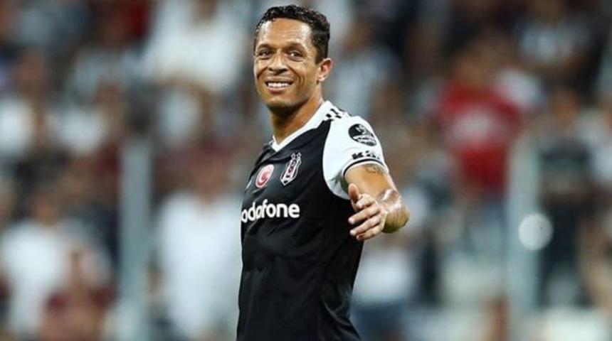 Beşiktaş'ta Adriano şoku