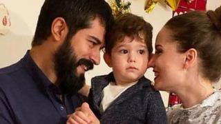 Burak Özçivit ve Fahriye Evcen'in oğlu Karan kocaman oldu! Aile pozu geldi