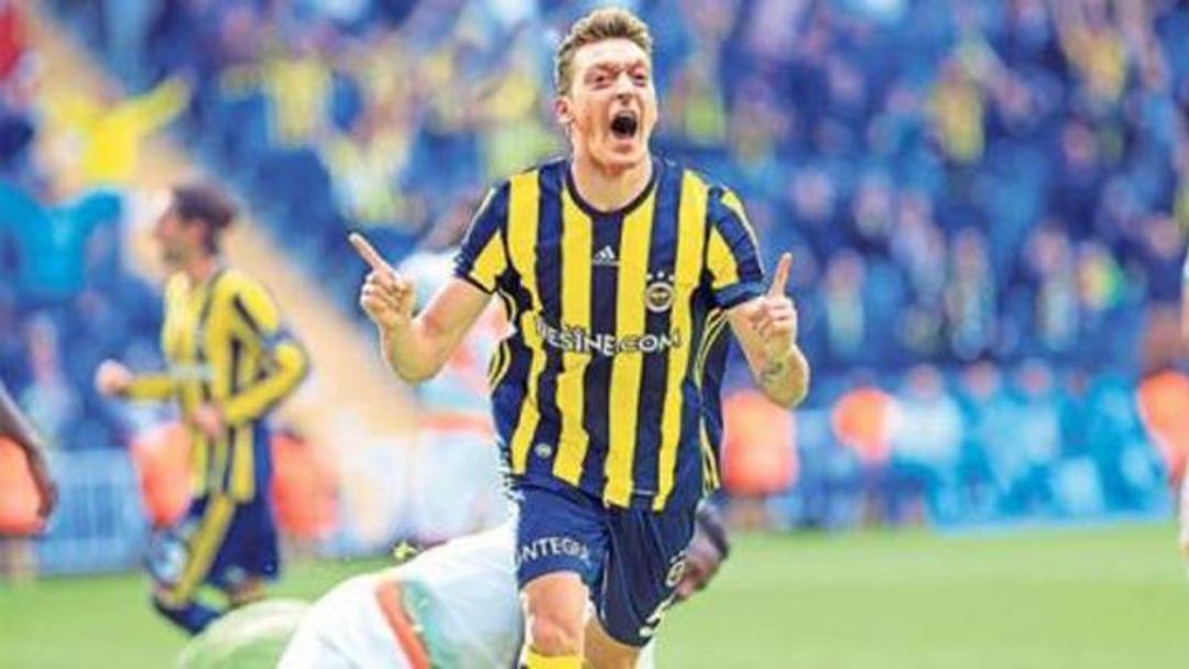 Mesut &Ouml;zil: 'Fenerbah&ccedil;eliyim'