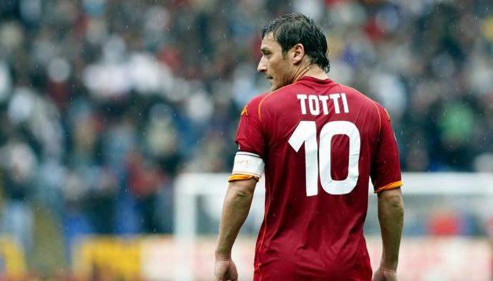 Roma'nın eski takım kaptanı Totti, Kovid-19'a yakalandı