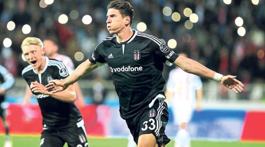 Beşiktaş, Gomez i&ccedil;in Almanya'ya u&ccedil;uyor