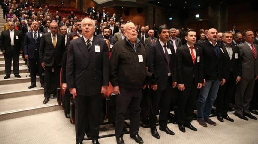 Galatasaray'da 4 kul&uuml;p &uuml;yesi istifa etti!