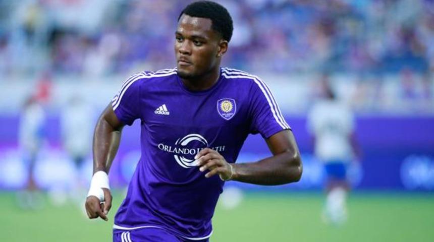 Atiba Hutchinson Beşiktaş'a forvet Cyle Larin'i &ouml;nerdi
