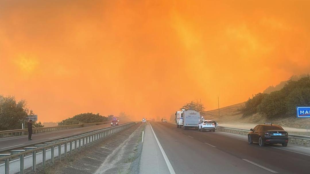Bursa da orman yangını! Alevler mahalle sınırına ulaştı... Vali son durumu açıkladı: "Enerjisi düşürüldü" 4