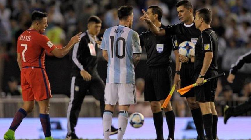 Lionel Messi'ye 4 ma&ccedil; ceza!