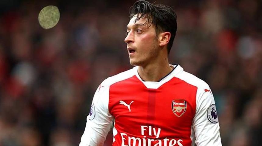 Mesut &Ouml;zil'den Almanya'ya d&ouml;n&uuml;ş sinyali!