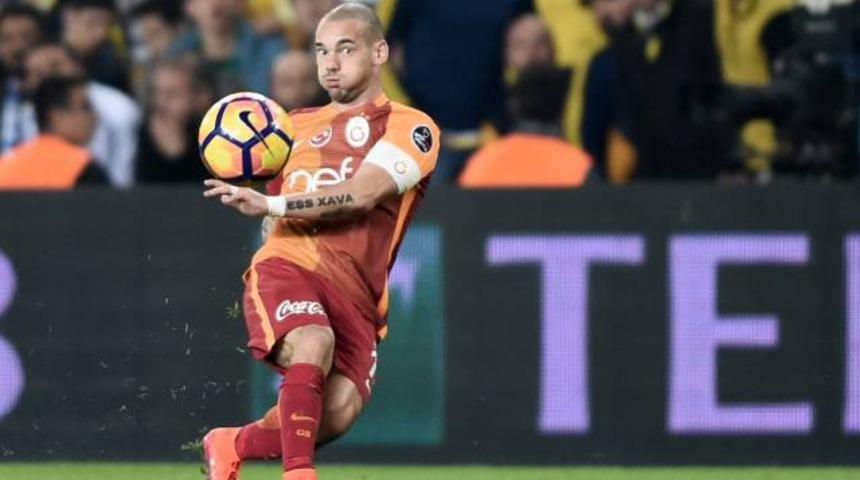Galatasaray y&ouml;netimi Sneijder'e 'Gitme' demeyecek!